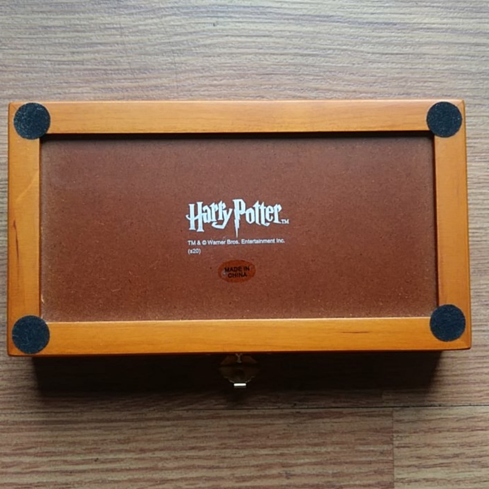 Harry Potter Pin Set - Picture 2 of 8